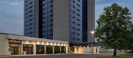 DoubleTree by Hilton Montreal Airport W Exterior