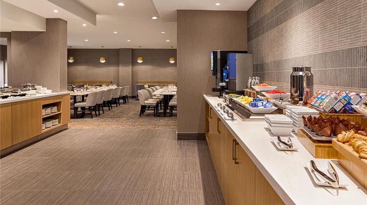 DoubleTree by Hilton Montreal Airport W Restaurant