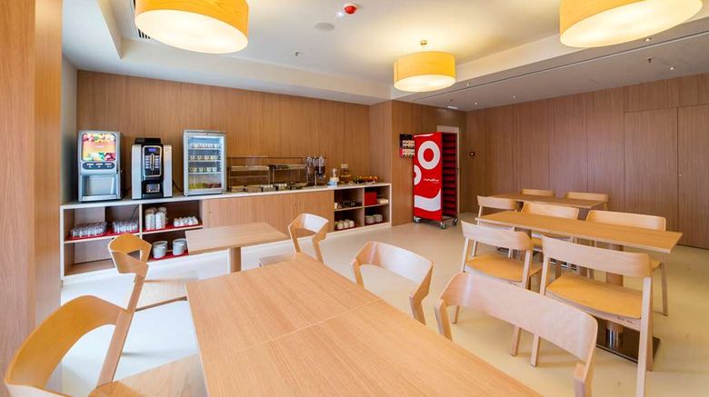 <b>Moov Hotel Porto Norte Restaurant</b>. Images powered by <a href="https://iceportal.shijigroup.com/" title="IcePortal" target="_blank">IcePortal</a>.