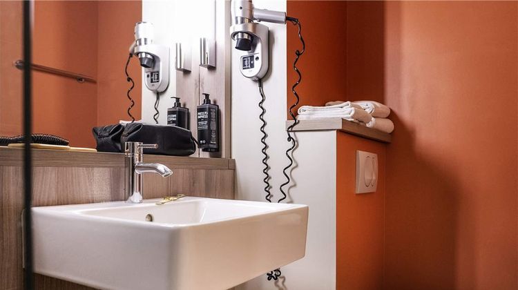 Ibis Styles Versailles Saint Quentin Room
