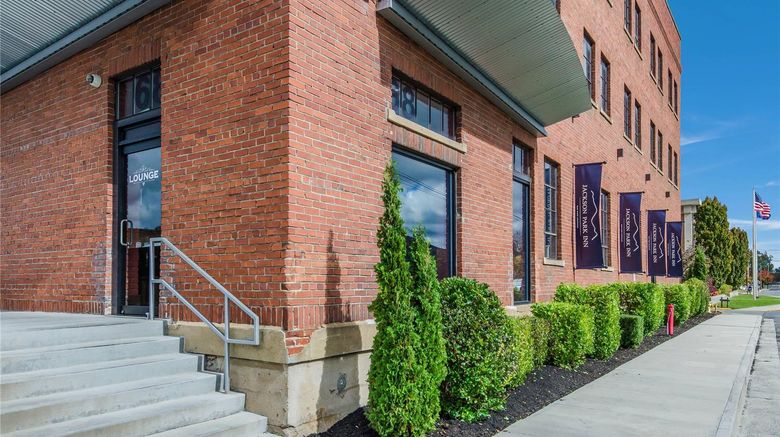 Jackson Park Inn Exterior. Images powered by <a href="https://iceportal.shijigroup.com" target="_blank" rel="noopener">Ice Portal</a>.