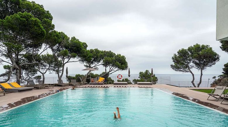 <b>Parador de Aiguablava Pool</b>. Images powered by <a href="https://iceportal.shijigroup.com/" title="IcePortal" target="_blank">IcePortal</a>.