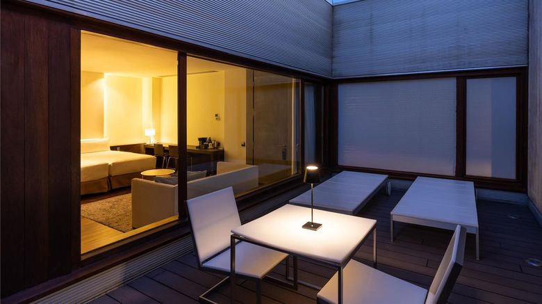 <b>Parador de Alcala de Henares Suite</b>. Images powered by <a href="https://iceportal.shijigroup.com/" title="IcePortal" target="_blank">IcePortal</a>.