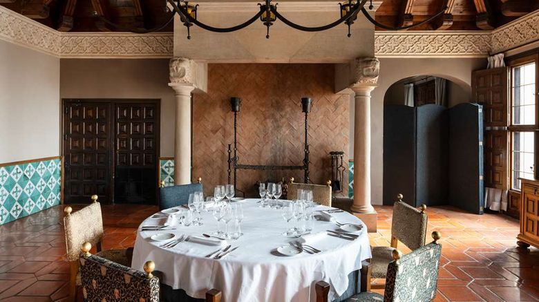 <b>Parador de Alcaniz Restaurant</b>. Images powered by <a href="https://iceportal.shijigroup.com/" title="IcePortal" target="_blank">IcePortal</a>.