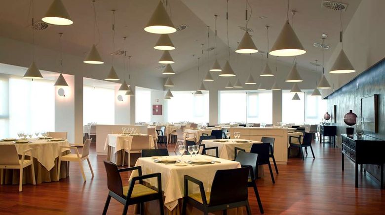 <b>Parador de Antequera Restaurant</b>. Images powered by <a href="https://iceportal.shijigroup.com/" title="IcePortal" target="_blank">IcePortal</a>.