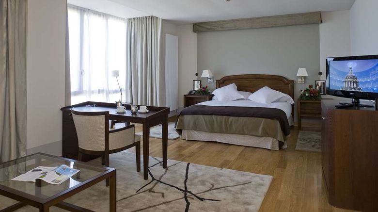 <b>Parador de Argomaniz Suite</b>. Images powered by <a href="https://iceportal.shijigroup.com/" title="IcePortal" target="_blank">IcePortal</a>.