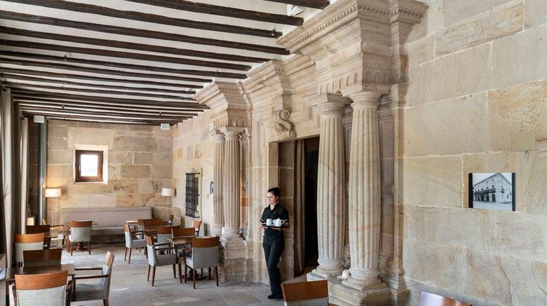 <b>Parador de Argomaniz Restaurant</b>. Images powered by <a href="https://iceportal.shijigroup.com/" title="IcePortal" target="_blank">IcePortal</a>.