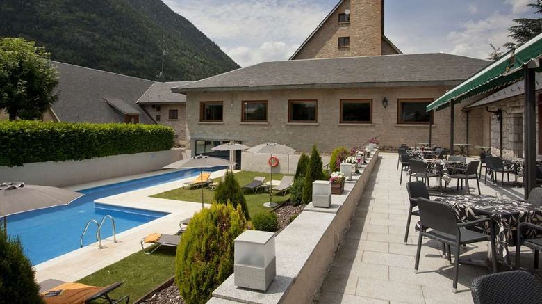 <b>Parador de Arties Pool</b>. Images powered by <a href="https://iceportal.shijigroup.com/" title="IcePortal" target="_blank">IcePortal</a>.