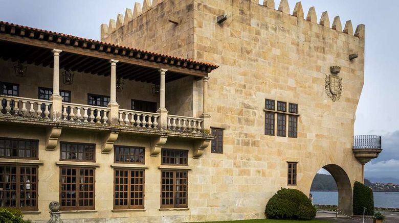 <b>Parador de Baiona Exterior</b>. Images powered by <a href="https://iceportal.shijigroup.com/" title="IcePortal" target="_blank">IcePortal</a>.