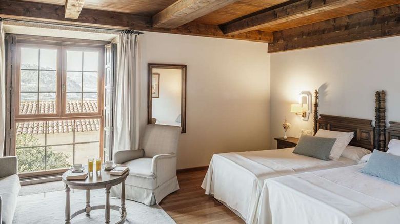 <b>Parador de Baiona Room</b>. Images powered by <a href="https://iceportal.shijigroup.com/" title="IcePortal" target="_blank">IcePortal</a>.