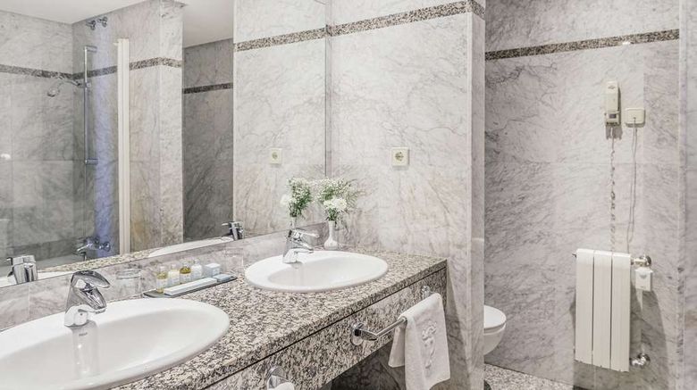 <b>Parador de Baiona Suite</b>. Images powered by <a href="https://iceportal.shijigroup.com/" title="IcePortal" target="_blank">IcePortal</a>.