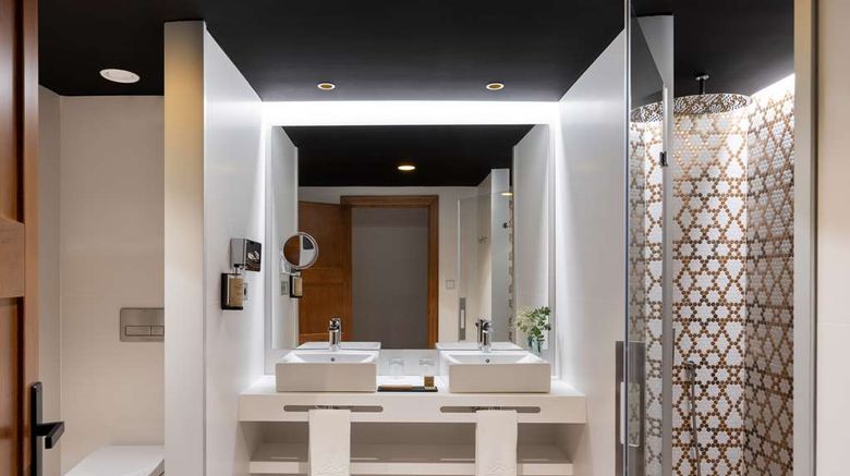 <b>Parador de Benavente Room</b>. Images powered by <a href="https://iceportal.shijigroup.com/" title="IcePortal" target="_blank">IcePortal</a>.