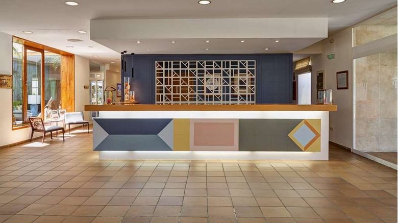 <b>Parador de Benicarlo Lobby</b>. Images powered by <a href="https://iceportal.shijigroup.com/" title="IcePortal" target="_blank">IcePortal</a>.