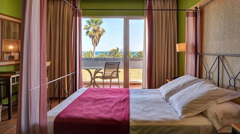 <b>Parador de Benicarlo Suite</b>. Images powered by <a href="https://iceportal.shijigroup.com/" title="IcePortal" target="_blank">IcePortal</a>.