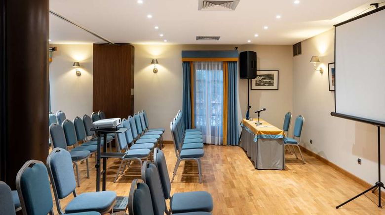 <b>Parador de Calahorra Spa</b>. Images powered by <a href="https://iceportal.shijigroup.com/" title="IcePortal" target="_blank">IcePortal</a>.