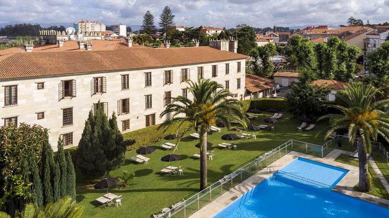 <b>Parador de Cambados Pool</b>. Images powered by <a href="https://iceportal.shijigroup.com/" title="IcePortal" target="_blank">IcePortal</a>.