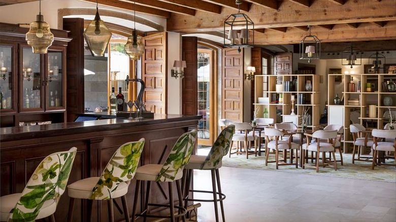 <b>Parador de Cambados Restaurant</b>. Images powered by <a href="https://iceportal.shijigroup.com/" title="IcePortal" target="_blank">IcePortal</a>.
