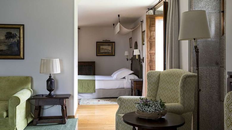 <b>Parador de Cambados Suite</b>. Images powered by <a href="https://iceportal.shijigroup.com/" title="IcePortal" target="_blank">IcePortal</a>.