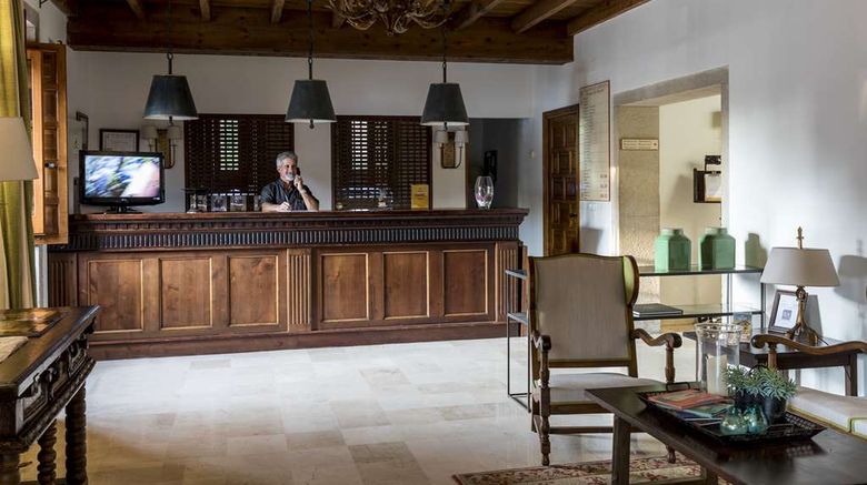 <b>Parador de Cambados Restaurant</b>. Images powered by <a href="https://iceportal.shijigroup.com/" title="IcePortal" target="_blank">IcePortal</a>.