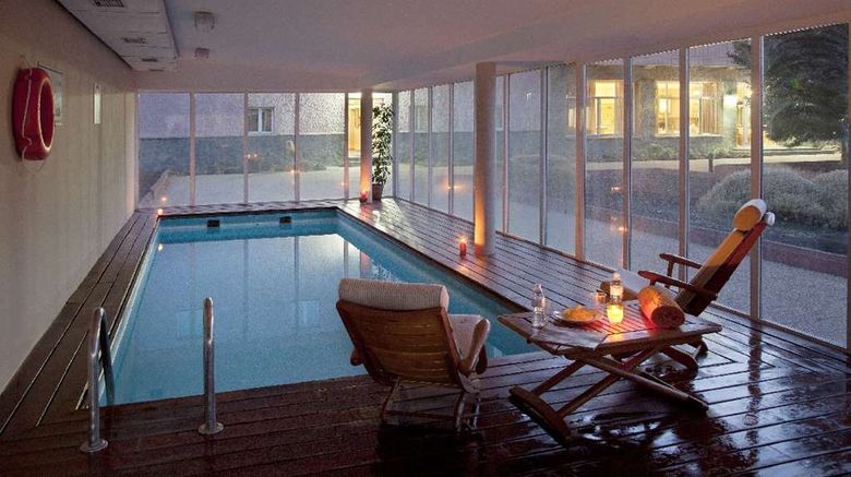<b>Parador de Canadas del Teide Pool</b>. Images powered by <a href="https://iceportal.shijigroup.com/" title="IcePortal" target="_blank">IcePortal</a>.