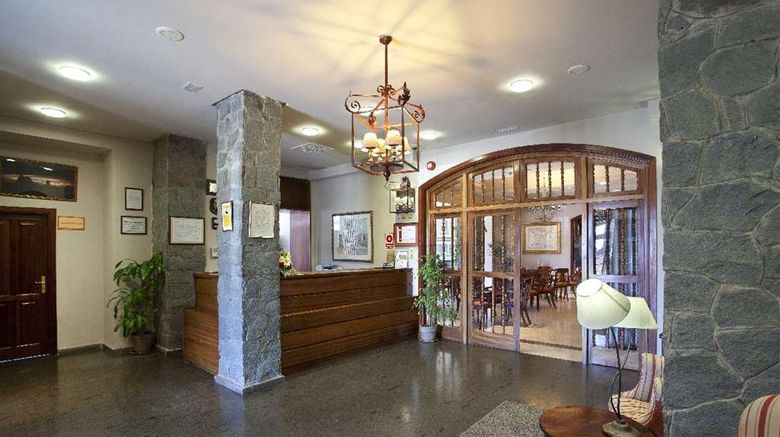 <b>Parador de Canadas del Teide Lobby</b>. Images powered by <a href="https://iceportal.shijigroup.com/" title="IcePortal" target="_blank">IcePortal</a>.