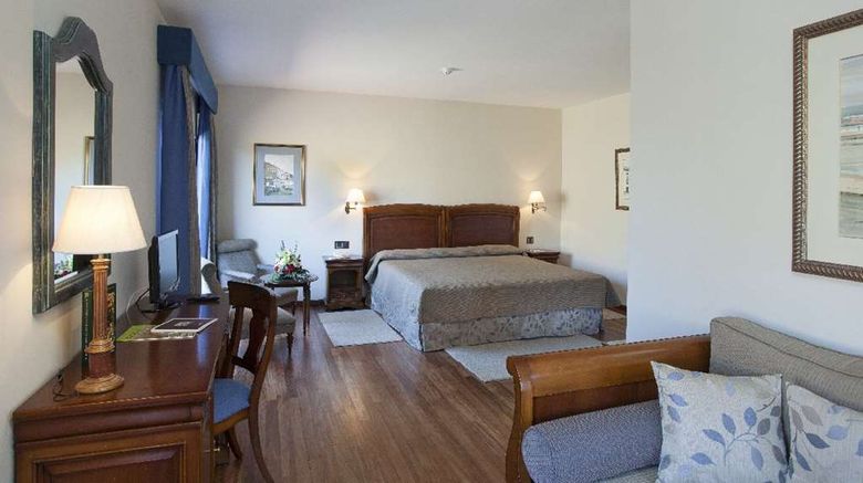 <b>Parador de Canadas del Teide Room</b>. Images powered by <a href="https://iceportal.shijigroup.com/" title="IcePortal" target="_blank">IcePortal</a>.