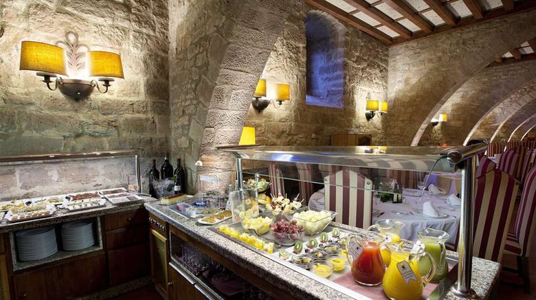 <b>Parador de Cardona Restaurant</b>. Images powered by <a href="https://iceportal.shijigroup.com/" title="IcePortal" target="_blank">IcePortal</a>.