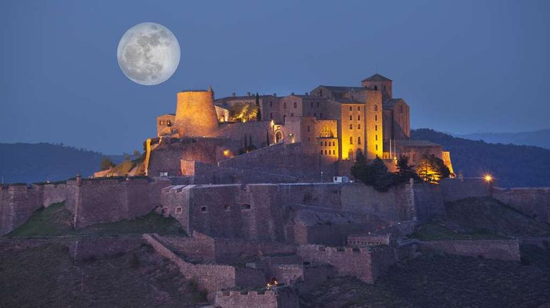 <b>Parador de Cardona Exterior</b>. Images powered by <a href="https://iceportal.shijigroup.com/" title="IcePortal" target="_blank">IcePortal</a>.