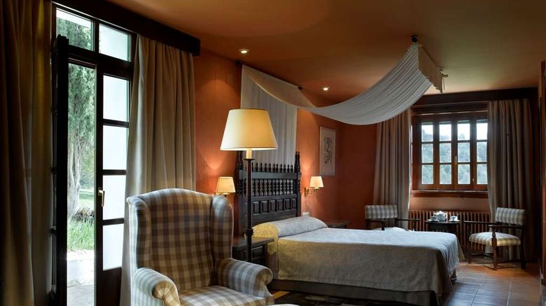 <b>Parador de Cazorla Suite</b>. Images powered by <a href="https://iceportal.shijigroup.com/" title="IcePortal" target="_blank">IcePortal</a>.