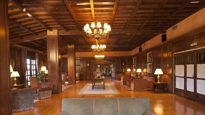 <b>Parador de Cervera de Pisuerga Lobby</b>. Images powered by <a href="https://iceportal.shijigroup.com/" title="IcePortal" target="_blank">IcePortal</a>.