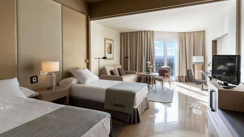<b>Parador de Cordoba Room</b>. Images powered by <a href="https://iceportal.shijigroup.com/" title="IcePortal" target="_blank">IcePortal</a>.