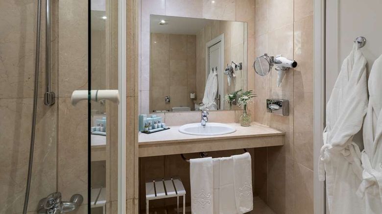 <b>Parador de Cordoba Suite</b>. Images powered by <a href="https://iceportal.shijigroup.com/" title="IcePortal" target="_blank">IcePortal</a>.