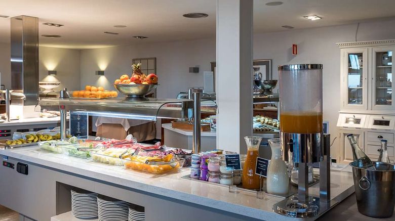 <b>Parador de Cruz de Tejeda Restaurant</b>. Images powered by <a href="https://iceportal.shijigroup.com/" title="IcePortal" target="_blank">IcePortal</a>.