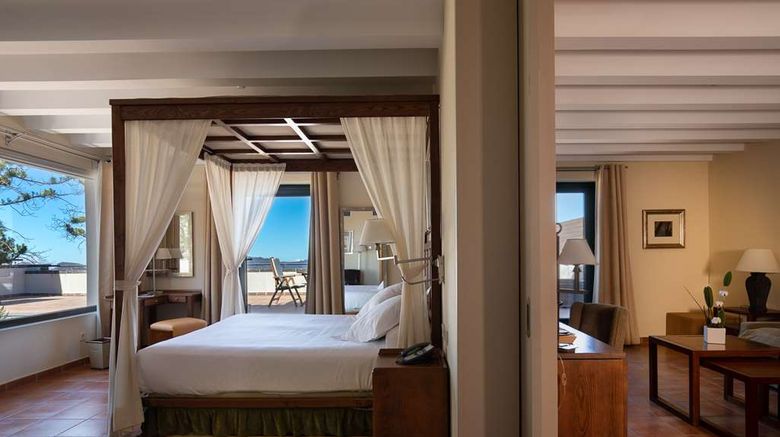 <b>Parador de Cruz de Tejeda Suite</b>. Images powered by <a href="https://iceportal.shijigroup.com/" title="IcePortal" target="_blank">IcePortal</a>.
