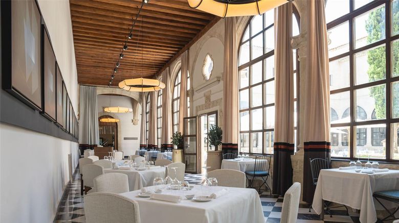 <b>Parador de Cuenca Restaurant</b>. Images powered by <a href="https://iceportal.shijigroup.com/" title="IcePortal" target="_blank">IcePortal</a>.