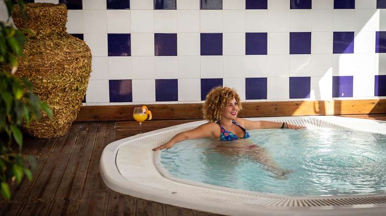 <b>Parador del Hierro Spa</b>. Images powered by <a href="https://iceportal.shijigroup.com/" title="IcePortal" target="_blank">IcePortal</a>.