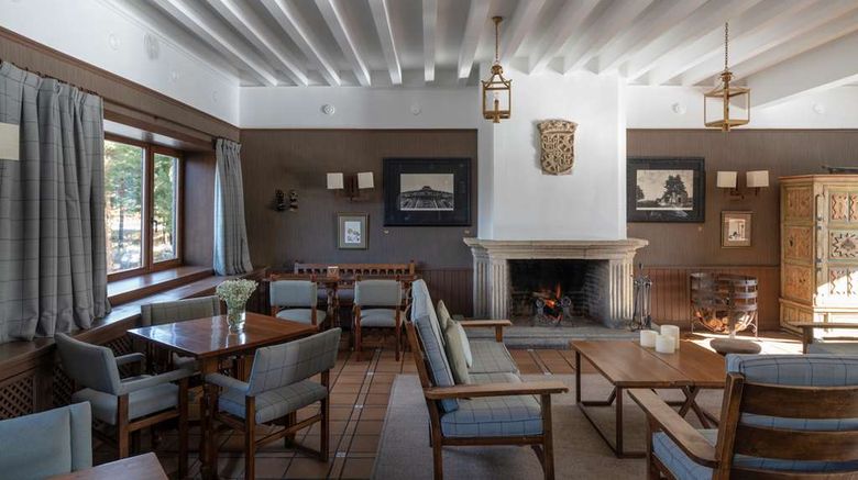 <b>Parador de Gredos Restaurant</b>. Images powered by <a href="https://iceportal.shijigroup.com/" title="IcePortal" target="_blank">IcePortal</a>.