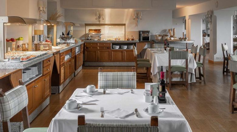 <b>Parador de Gredos Restaurant</b>. Images powered by <a href="https://iceportal.shijigroup.com/" title="IcePortal" target="_blank">IcePortal</a>.