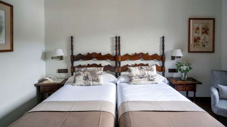 <b>Parador de Gredos Room</b>. Images powered by <a href="https://iceportal.shijigroup.com/" title="IcePortal" target="_blank">IcePortal</a>.