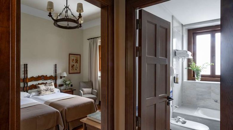 <b>Parador de Gredos Room</b>. Images powered by <a href="https://iceportal.shijigroup.com/" title="IcePortal" target="_blank">IcePortal</a>.
