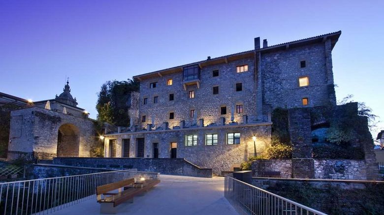 <b>Parador de Hondarribia Exterior</b>. Images powered by <a href="https://iceportal.shijigroup.com/" title="IcePortal" target="_blank">IcePortal</a>.