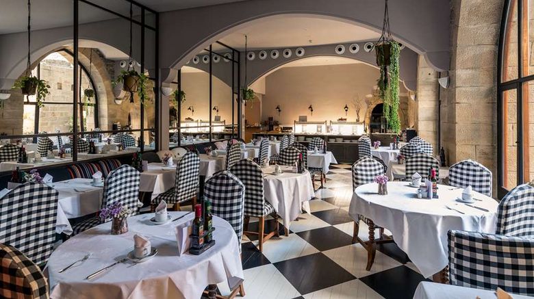 <b>Parador de Hondarribia Restaurant</b>. Images powered by <a href="https://iceportal.shijigroup.com/" title="IcePortal" target="_blank">IcePortal</a>.