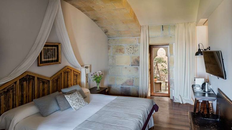 <b>Parador de Hondarribia Suite</b>. Images powered by <a href="https://iceportal.shijigroup.com/" title="IcePortal" target="_blank">IcePortal</a>.