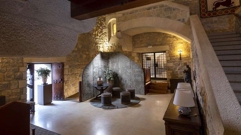 <b>Parador de Jaen Lobby</b>. Images powered by <a href="https://iceportal.shijigroup.com/" title="IcePortal" target="_blank">IcePortal</a>.