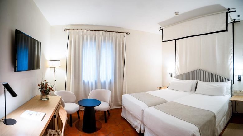 <b>Parador de Jarandilla de la Vera Room</b>. Images powered by <a href="https://iceportal.shijigroup.com/" title="IcePortal" target="_blank">IcePortal</a>.