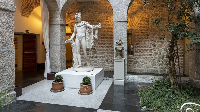 <b>Parador de La Granja Lobby</b>. Images powered by <a href="https://iceportal.shijigroup.com/" title="IcePortal" target="_blank">IcePortal</a>.