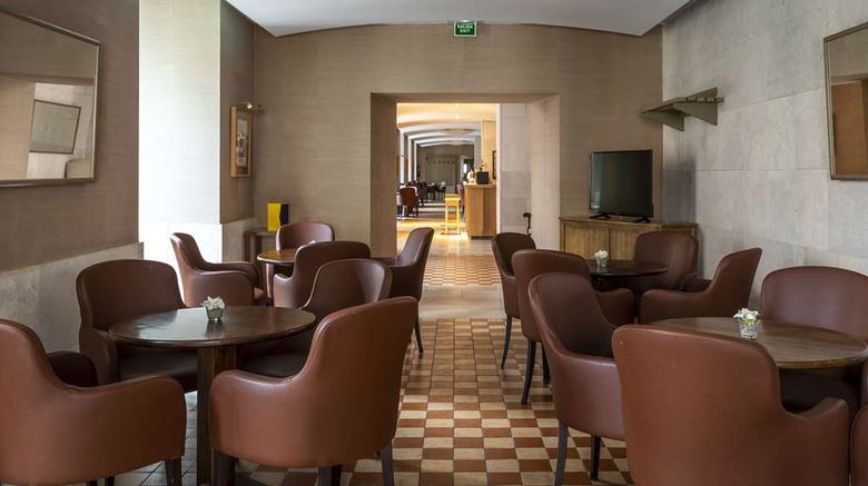 <b>Parador de La Granja Restaurant</b>. Images powered by <a href="https://iceportal.shijigroup.com/" title="IcePortal" target="_blank">IcePortal</a>.