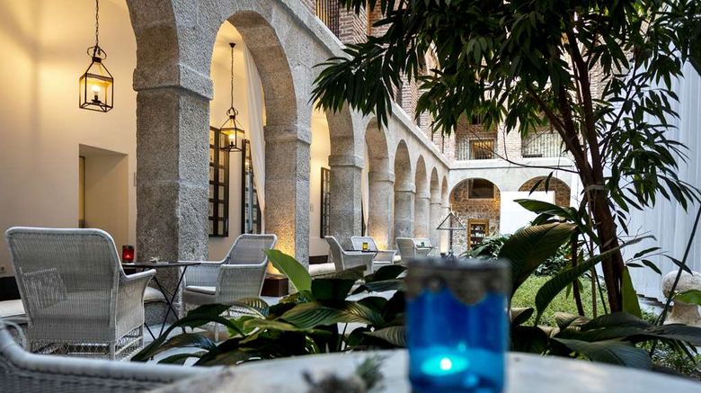 <b>Parador de La Granja Spa</b>. Images powered by <a href="https://iceportal.shijigroup.com/" title="IcePortal" target="_blank">IcePortal</a>.