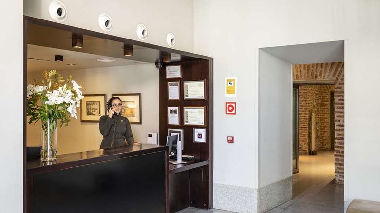 <b>Parador de La Granja Lobby</b>. Images powered by <a href="https://iceportal.shijigroup.com/" title="IcePortal" target="_blank">IcePortal</a>.