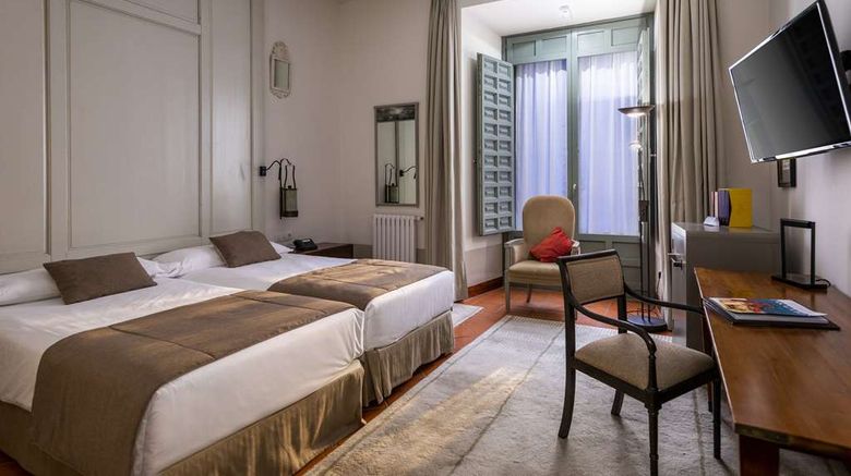 <b>Parador de La Granja Suite</b>. Images powered by <a href="https://iceportal.shijigroup.com/" title="IcePortal" target="_blank">IcePortal</a>.